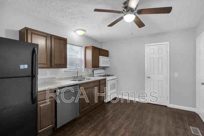 1461 S Meridian St - Photo 5 of 10