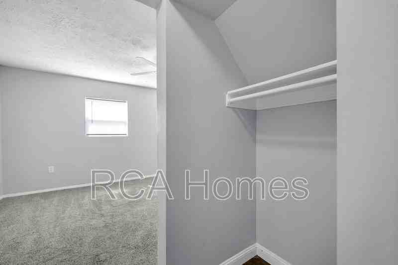 1461 S Meridian St - Photo 7 of 10