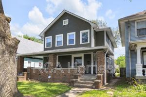 featured image of 1113 N Oxford St