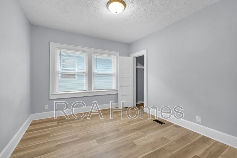 1113 N Oxford St - Photo 2 of 11