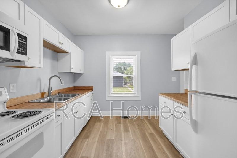 1113 N Oxford St - Photo 5 of 11