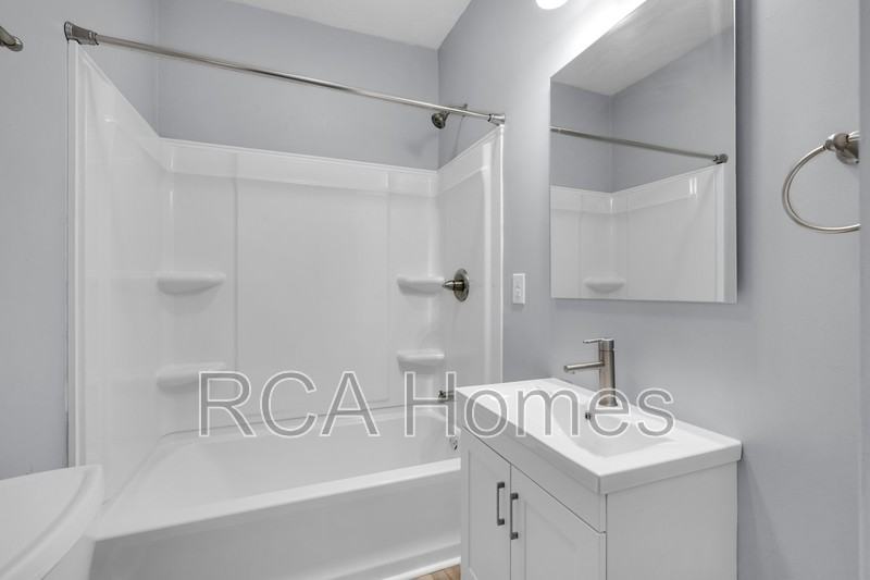 1113 N Oxford St - Photo 6 of 11