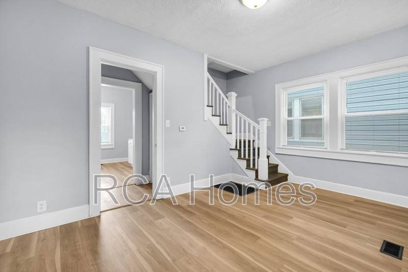 1113 N Oxford St - Photo 3 of 11