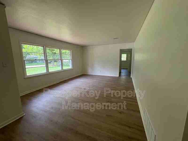 1437 Beaumont Dr - Photo 2 of 18