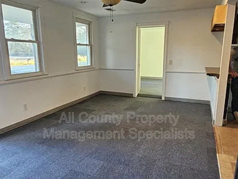 1301 Pineview Dr - Photo 4 of 10