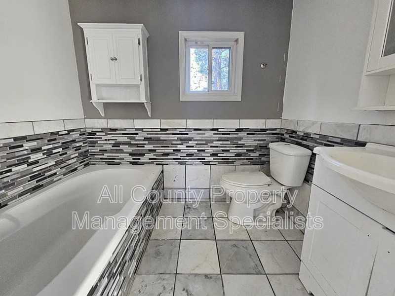 1301 Pineview Dr - Photo 6 of 10