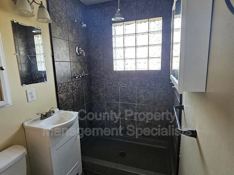 1301 Pineview Dr - Photo 7 of 10