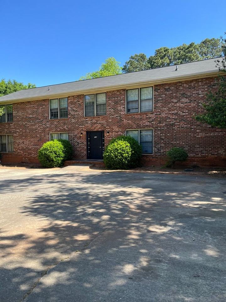 139 Barrington Pl - Photo 2 of 32