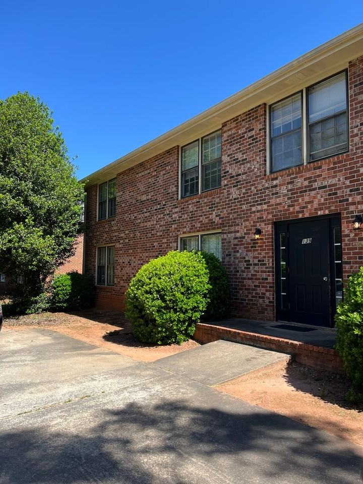 139 Barrington Pl - Photo 3 of 32