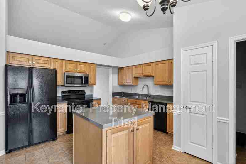 10 Manor Ridge Ct - Photo 2 of 35