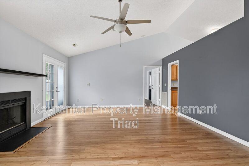 10 Manor Ridge Ct - Photo 3 of 35