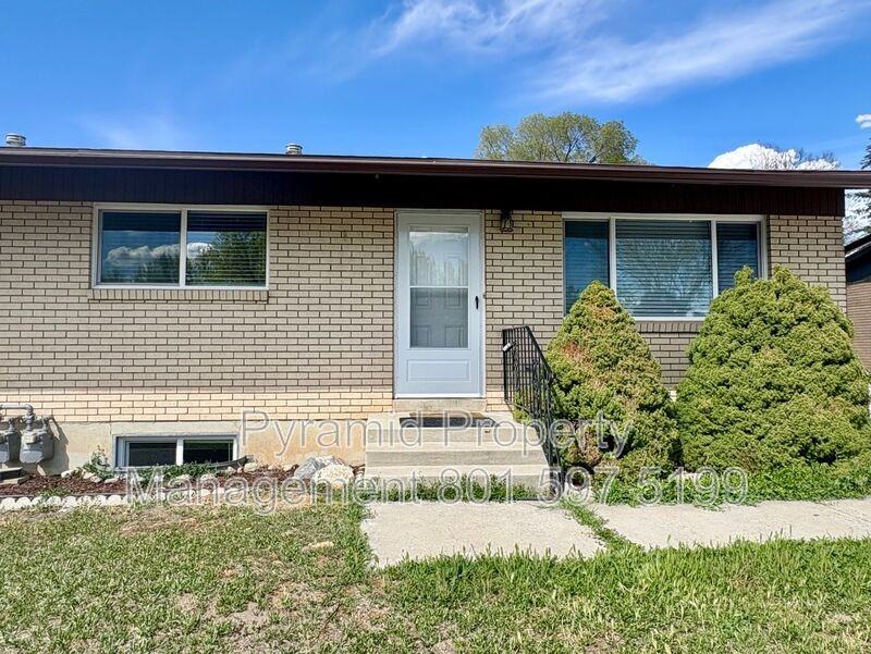 825 En #2 - Photo 2 of 16