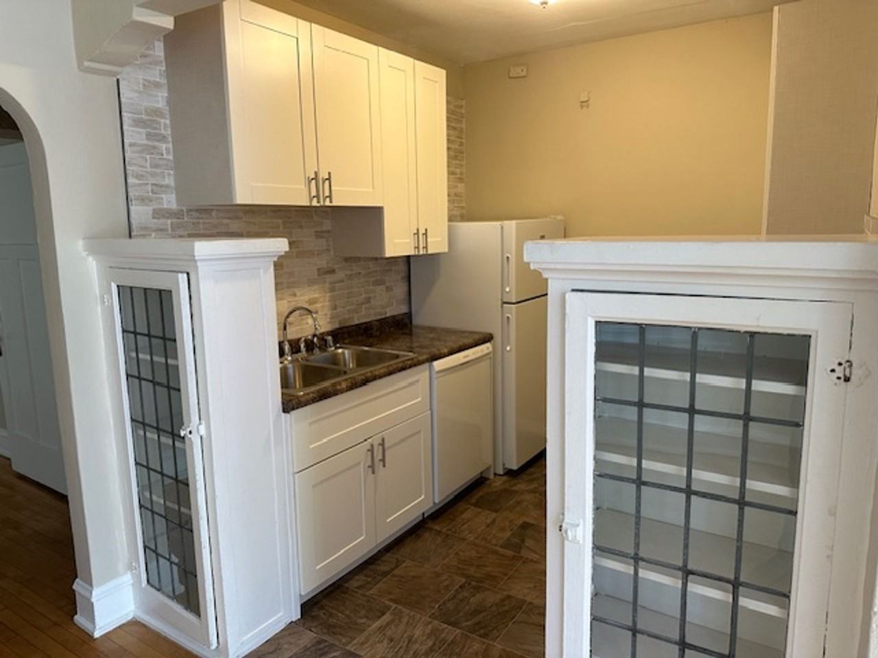 1720 E Newton Apartments - Photo 4 of 12