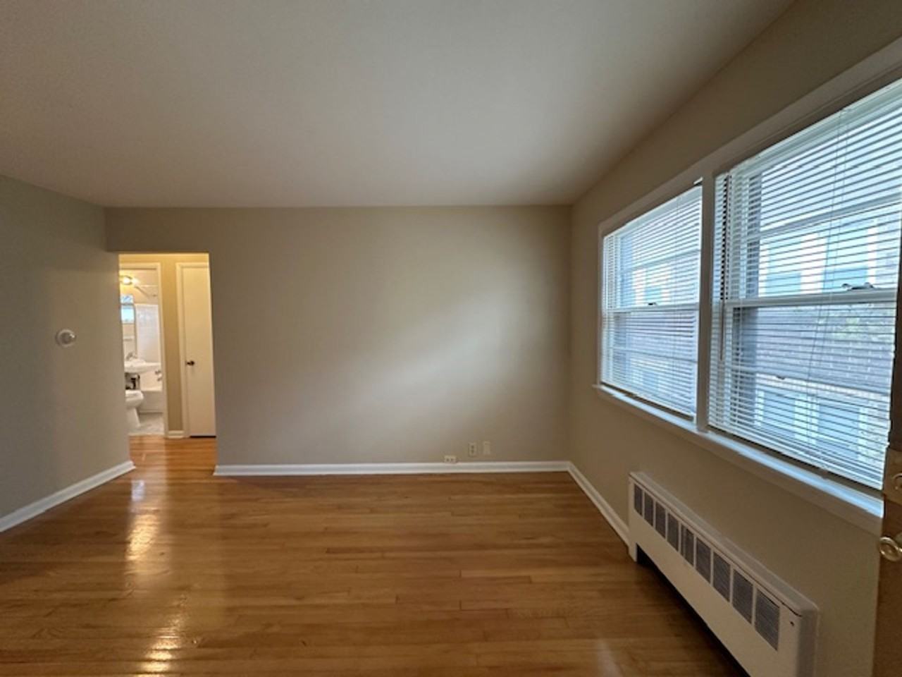 Cozy 1BR in Riverwest $895 – Heat Included | Hardwood Floors | Storage + Laundry - Photo 4 of 9