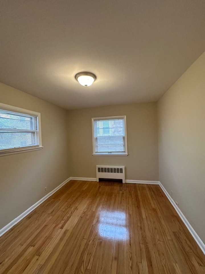 Cozy 1BR in Riverwest $895 – Heat Included | Hardwood Floors | Storage + Laundry - Photo 7 of 9