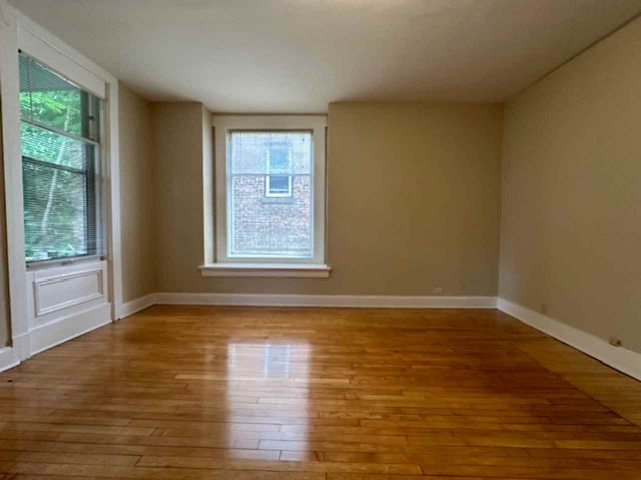 2943 N Bartlett Ave - Photo 2 of 18