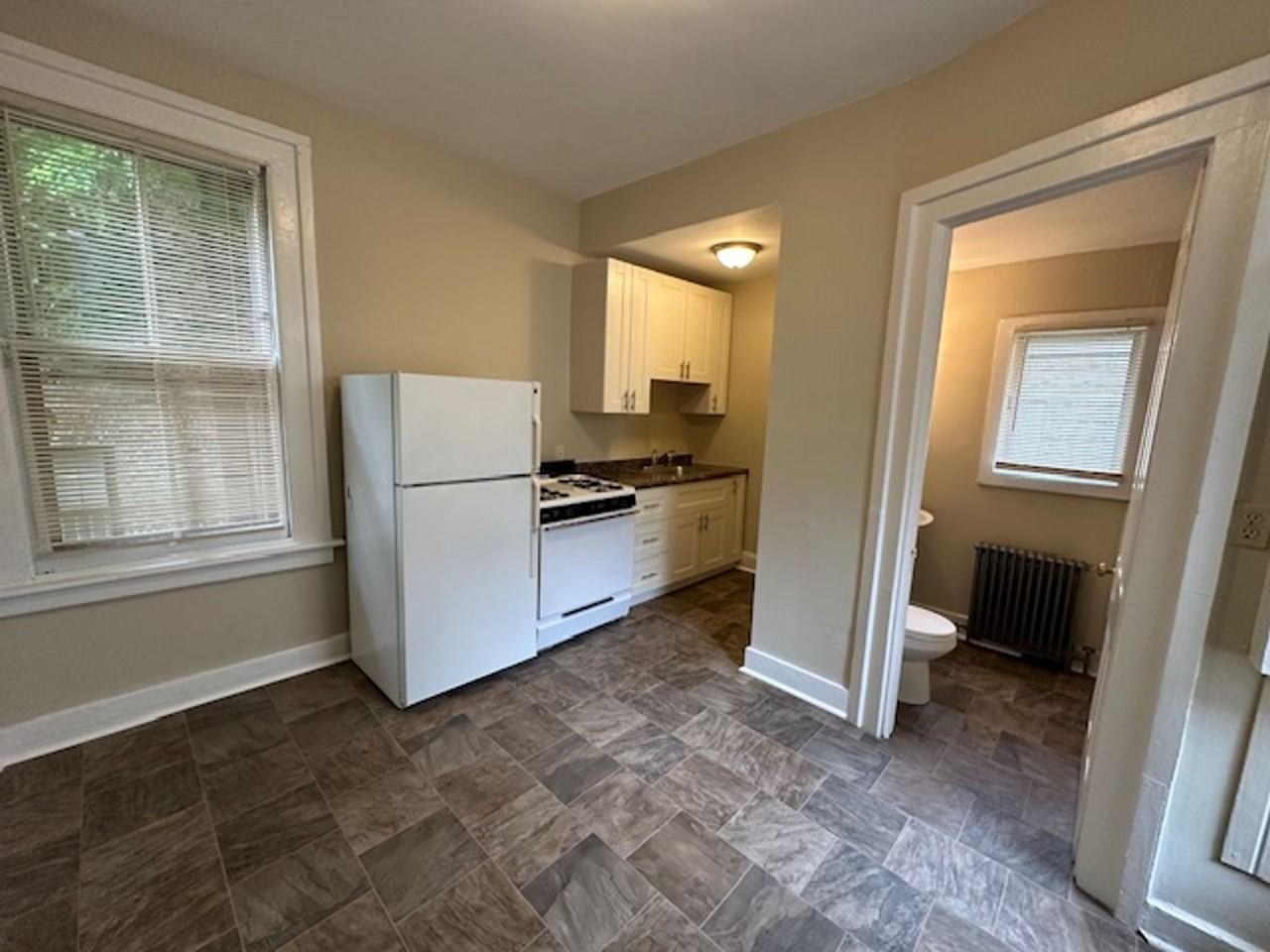 2943 N Bartlett Ave - Photo 4 of 18