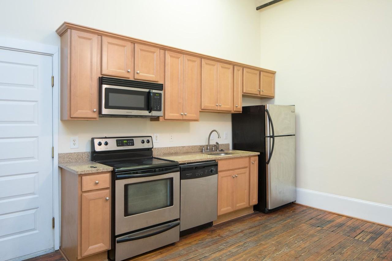 323 W Broad St - Photo 5 of 11