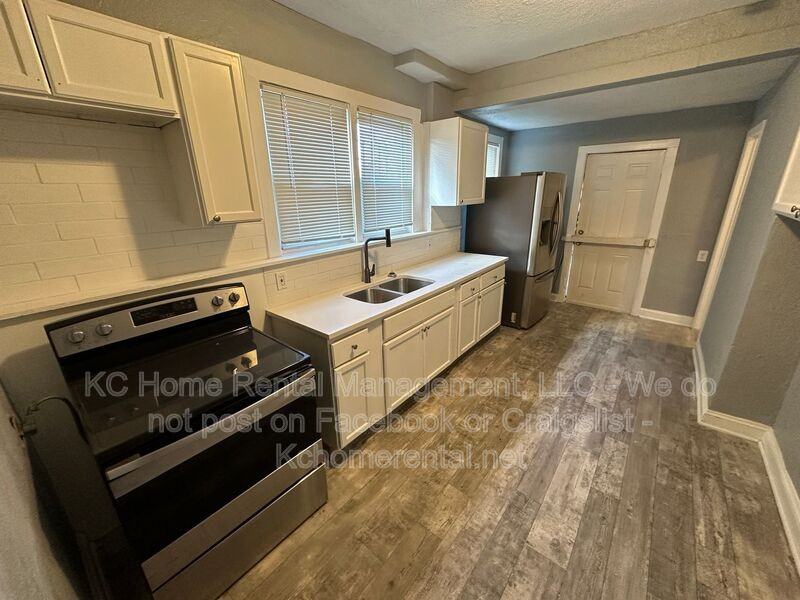 2002 E 35th St - Photo 3 of 36