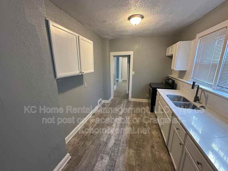 2002 E 35th St - Photo 4 of 36