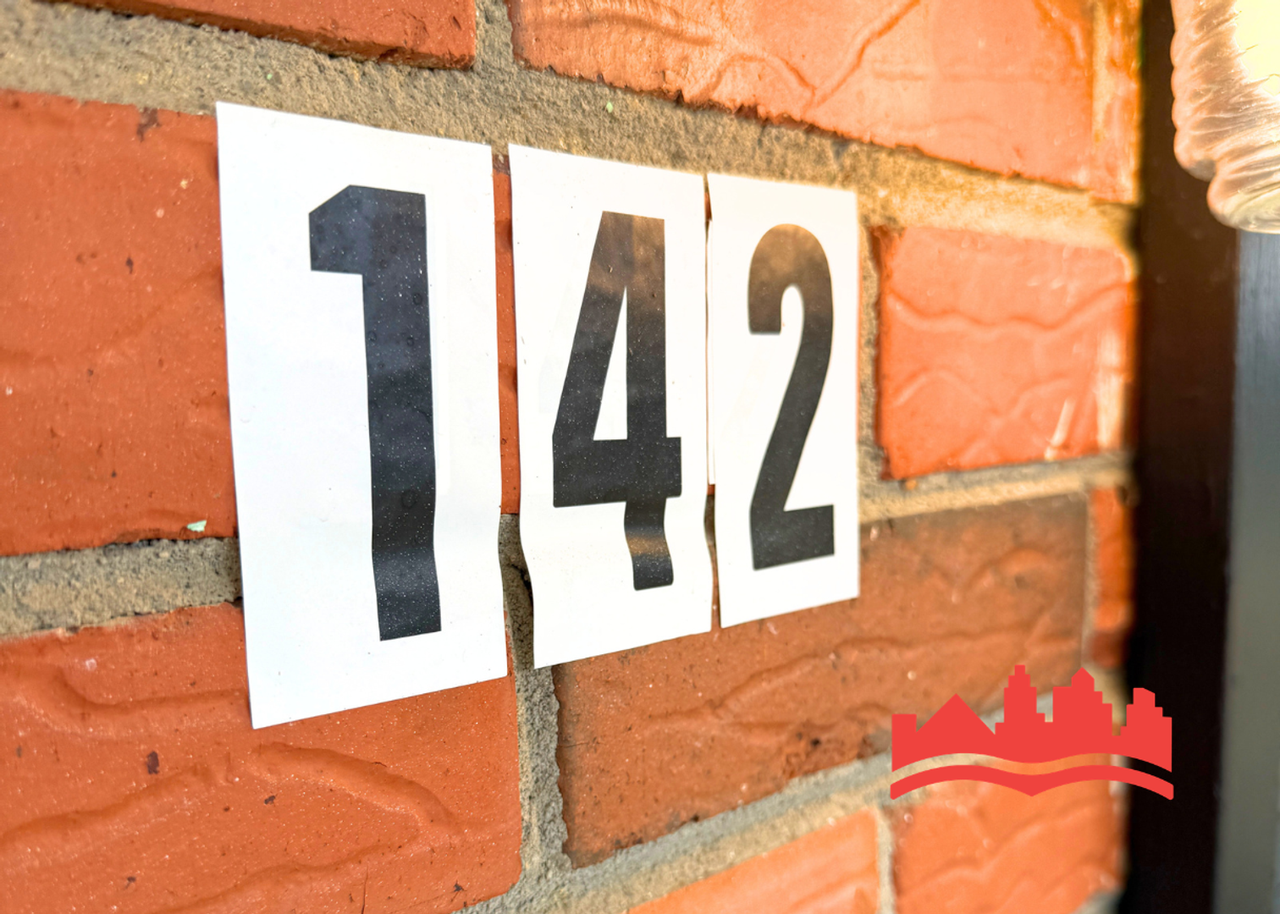 142 Jeanne Dr - Photo 2 of 18