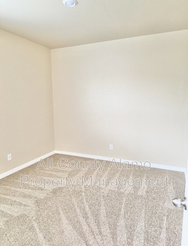 12818 Cedarcreek Trl - Photo 5 of 20