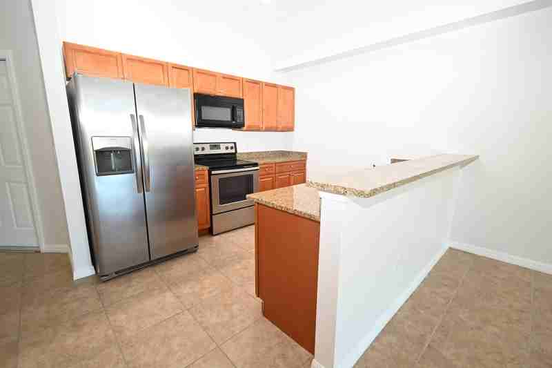 613 Se 14th St - Photo 3 of 13