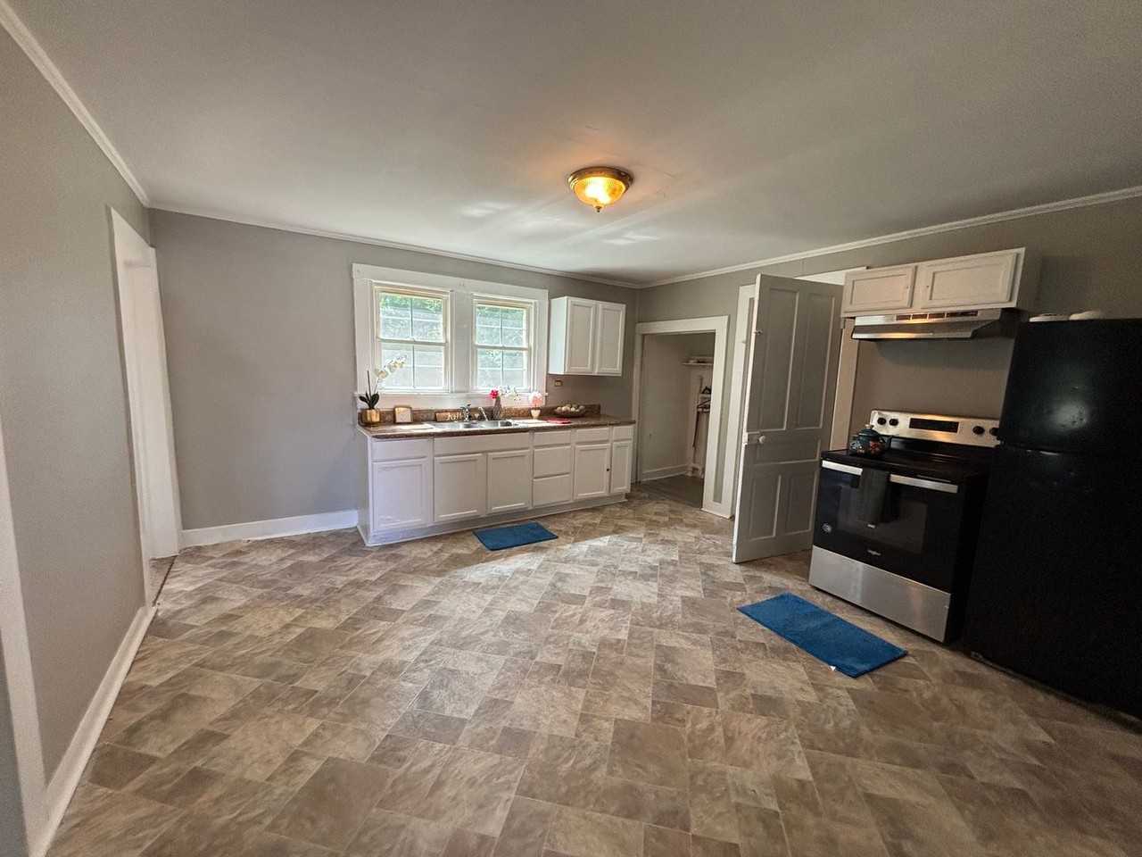 1900 E Ozark Ave - Photo 5 of 16