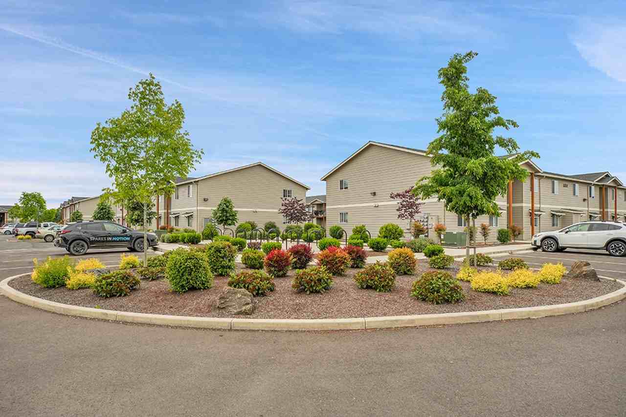 2250 W 10th Ave - Photo 4 of 26