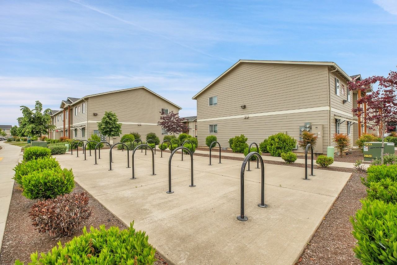 2250 W 10th Ave - Photo 5 of 26