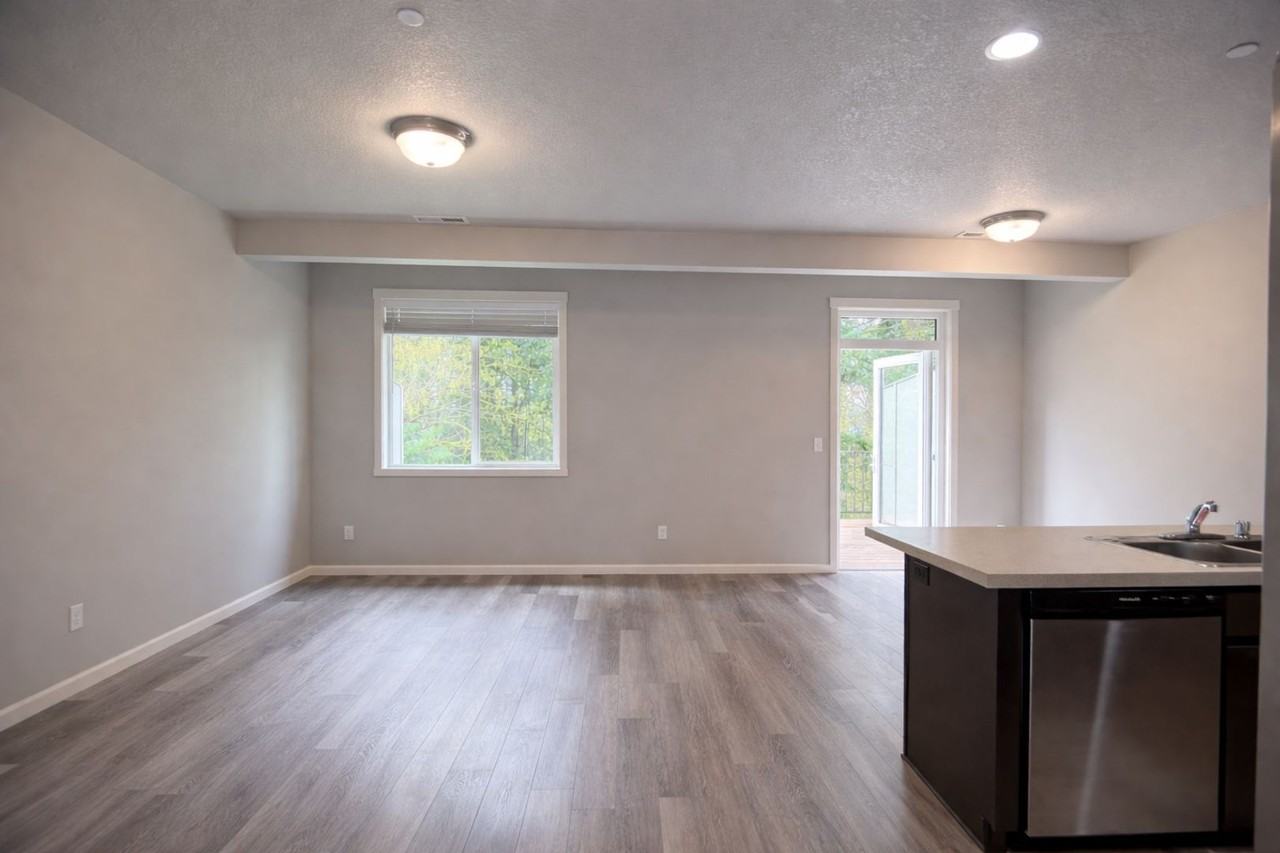 193 Cloverdale Rd #C - Photo 4 of 23