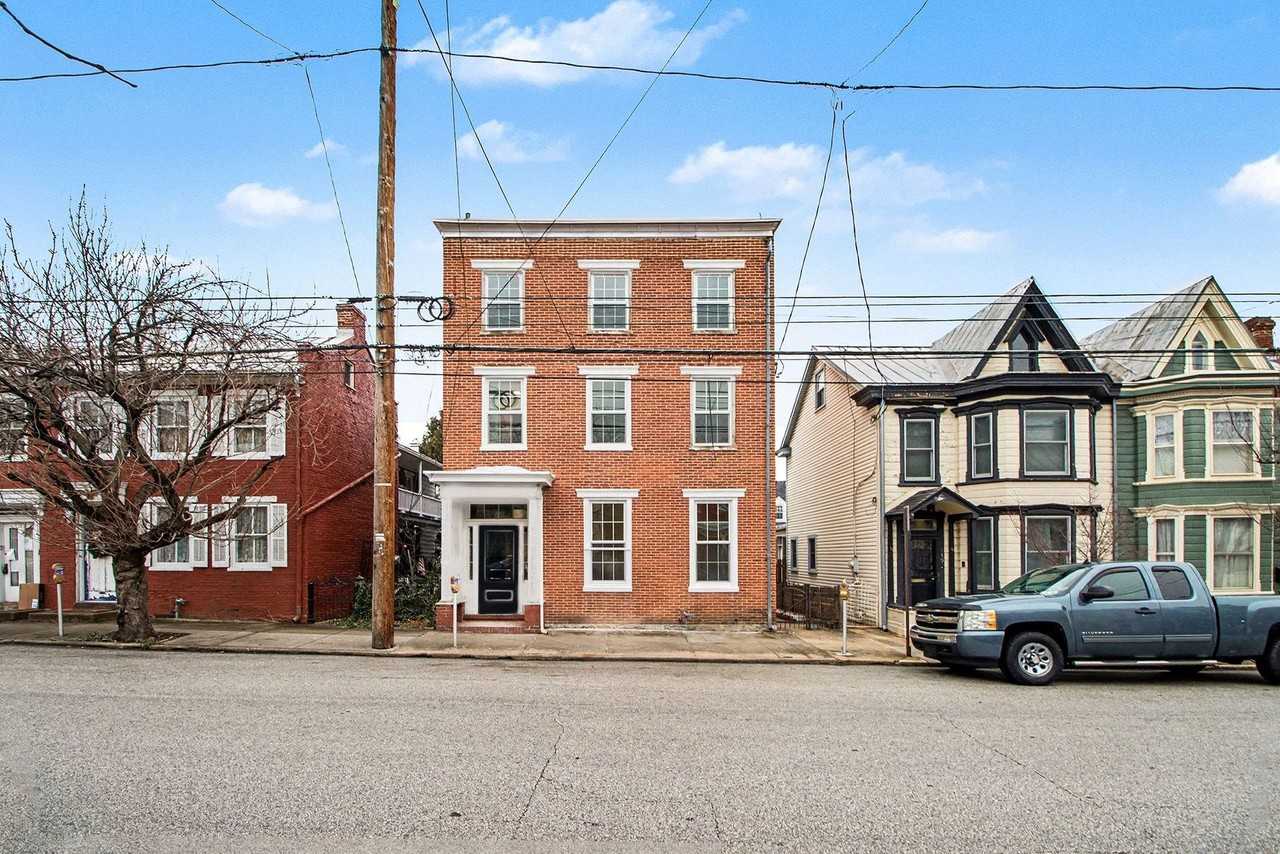 145 S Pitt St - Photo 2 of 38