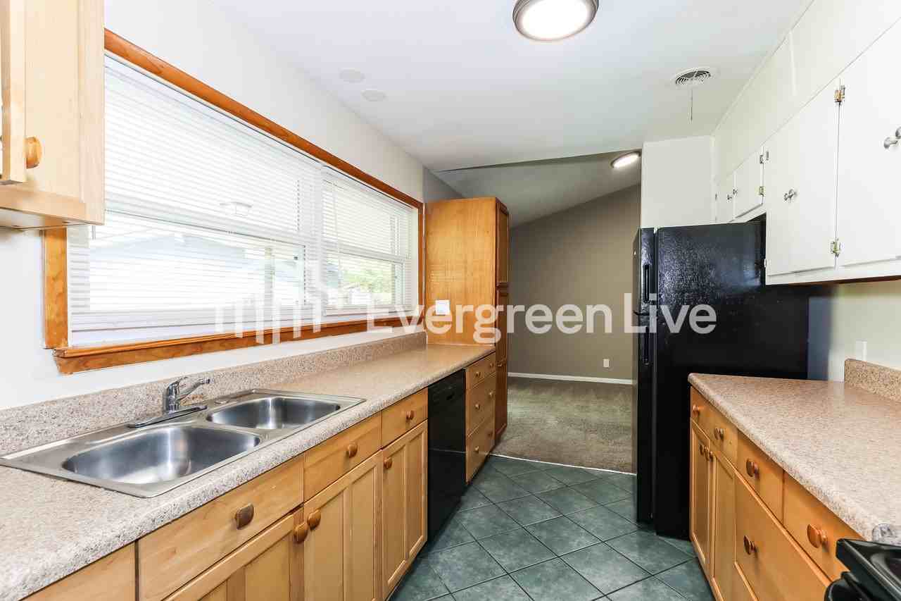 3357 Wedgewood Dr - Photo 6 of 15