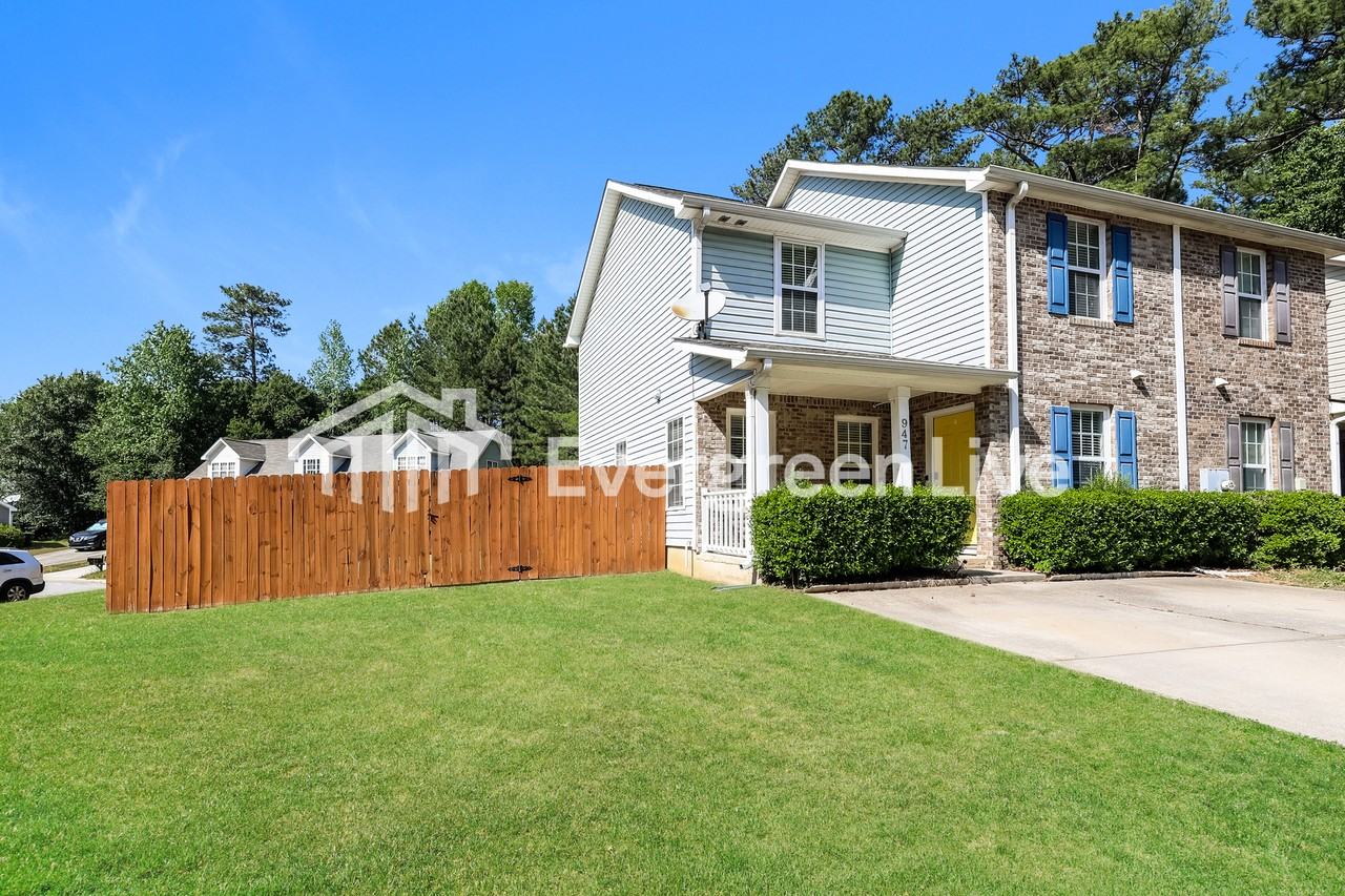 947 Windwood Ct - Photo 2 of 15