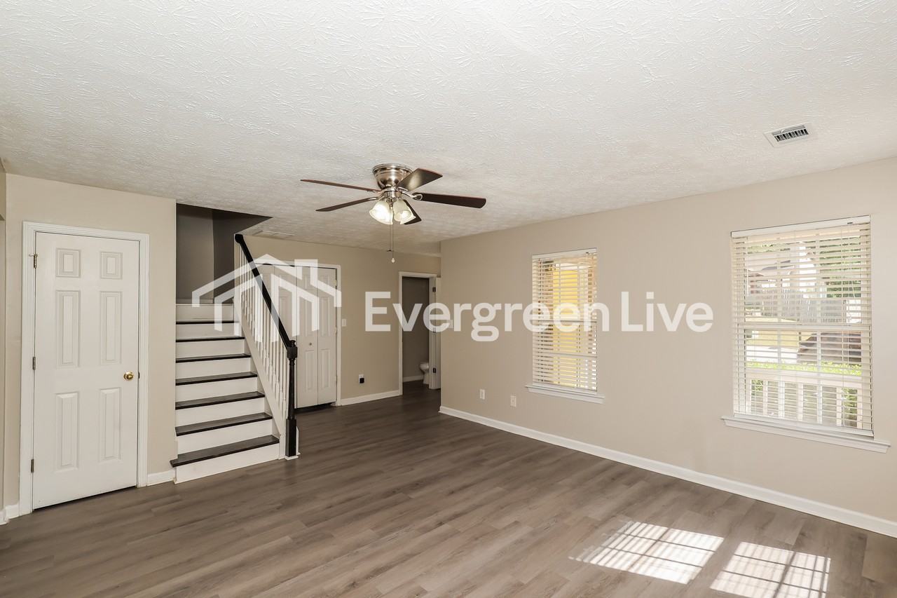 947 Windwood Ct - Photo 5 of 15