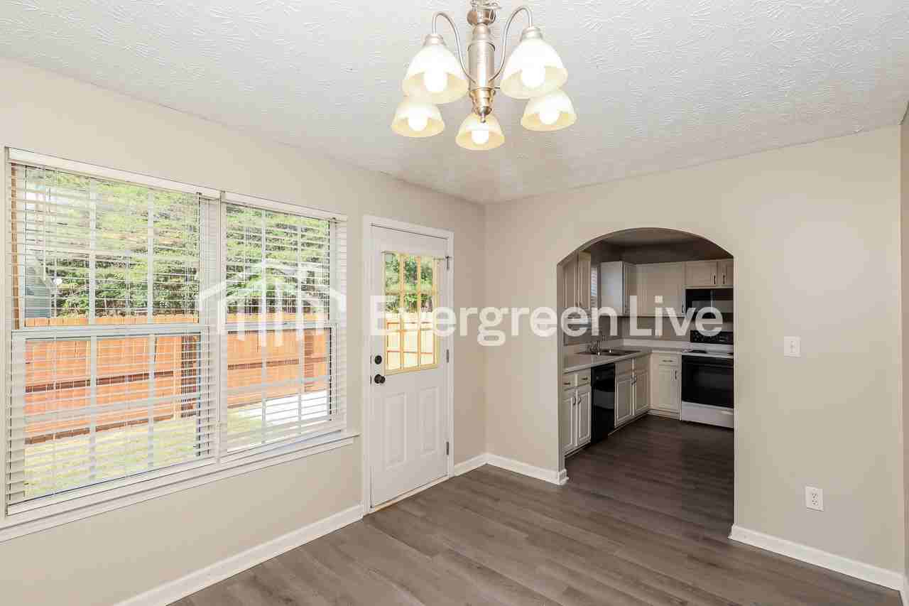 947 Windwood Ct - Photo 6 of 15