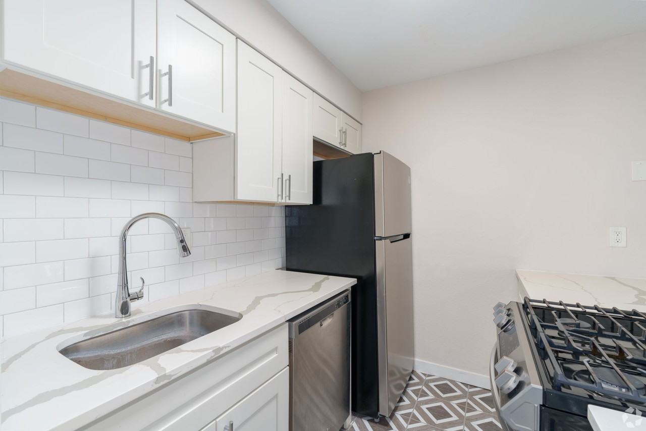 The Oaks Apartments - Photo 3 of 39
