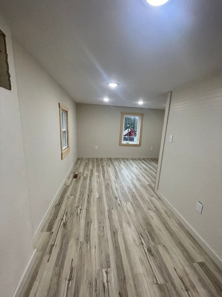 422 Thompson Ave - Photo 3 of 5