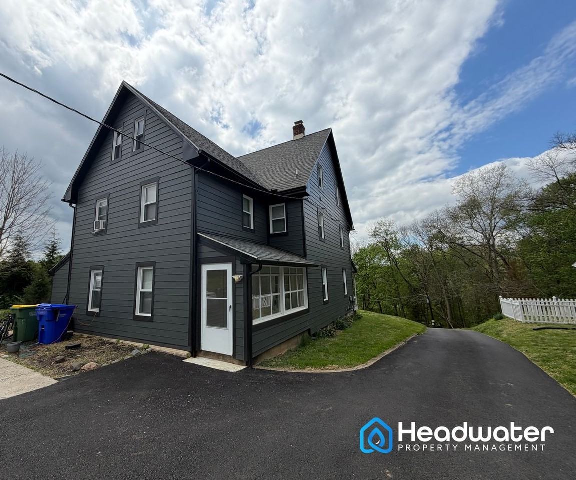 685 Concord Rd - Photo 2 of 15