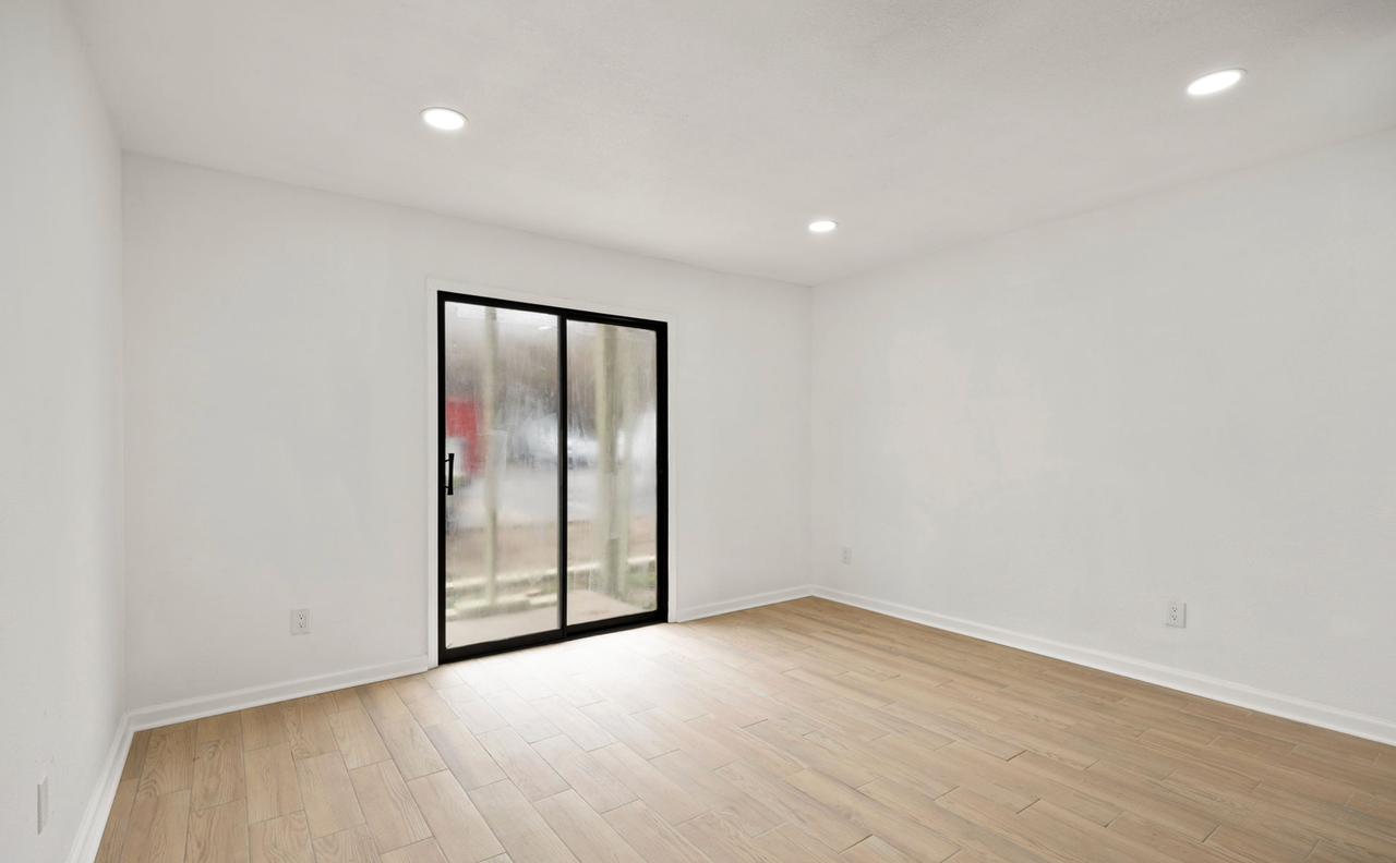 Hampton Court Apartments (9715) - Photo 2 of 31