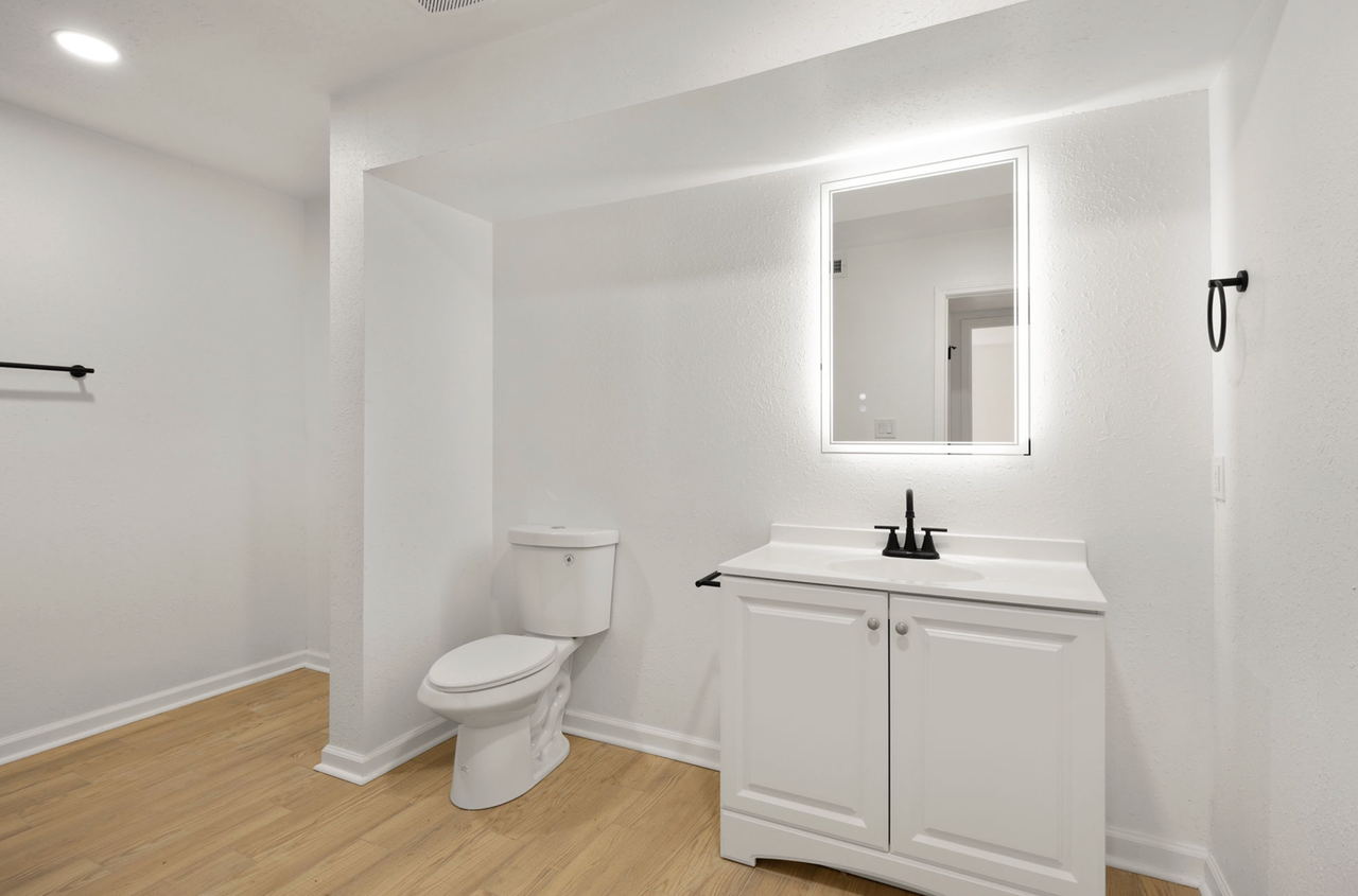 Hampton Court Apartments (9715) - Photo 5 of 31