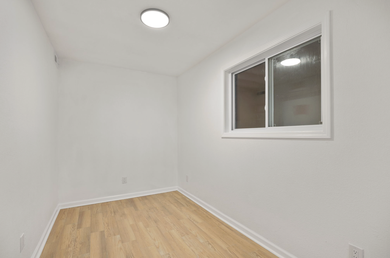 Hampton Court Apartments (9715) - Photo 7 of 31
