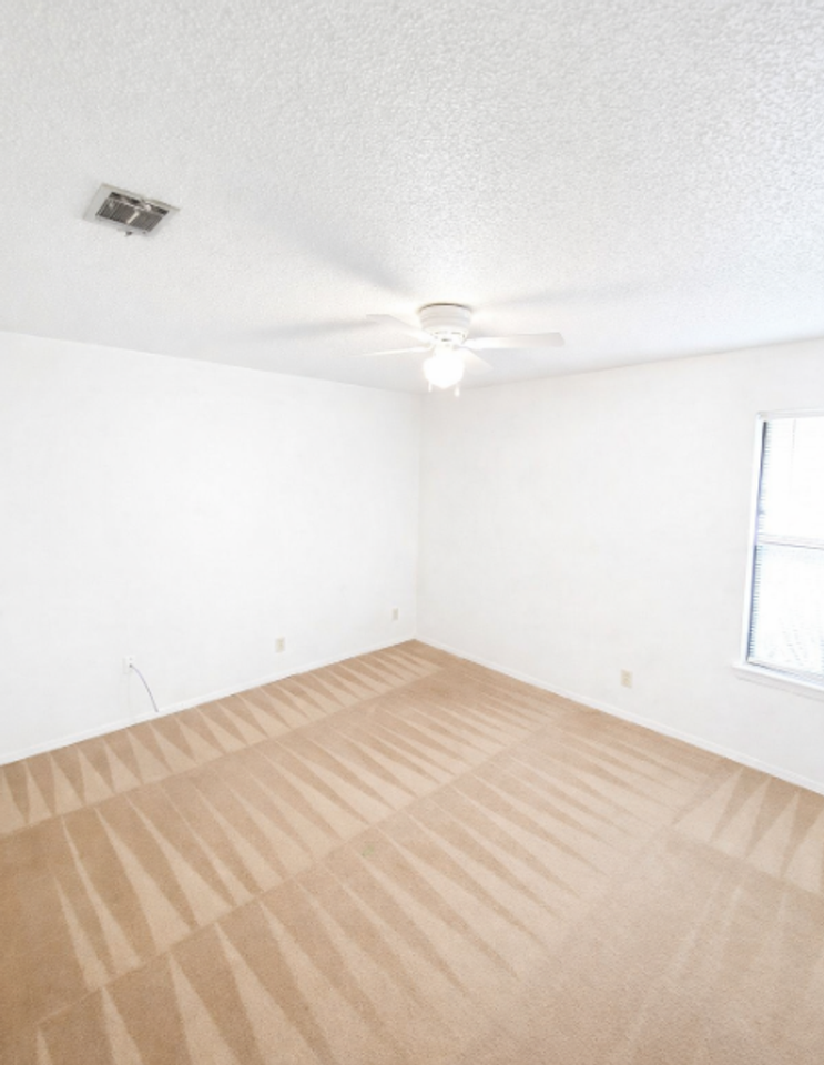 2127 Hidden Hill Dr - Photo 5 of 9