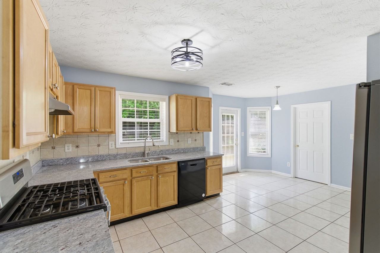 1145 Grace Dr - Photo 7 of 38