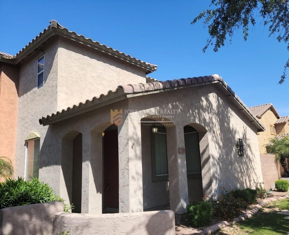 7226 S 48th Gln