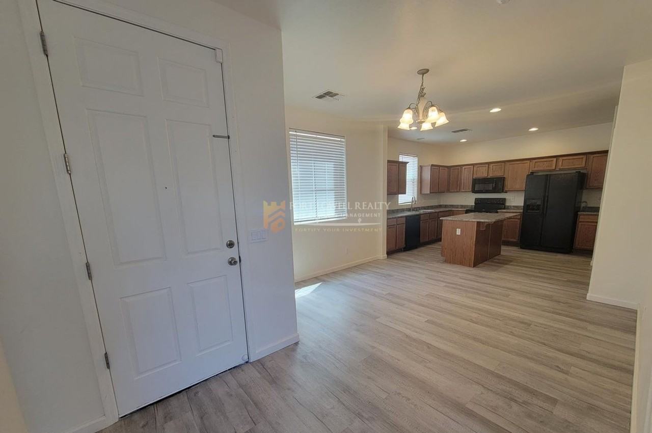 7226 S 48th Gln - Photo 4 of 15