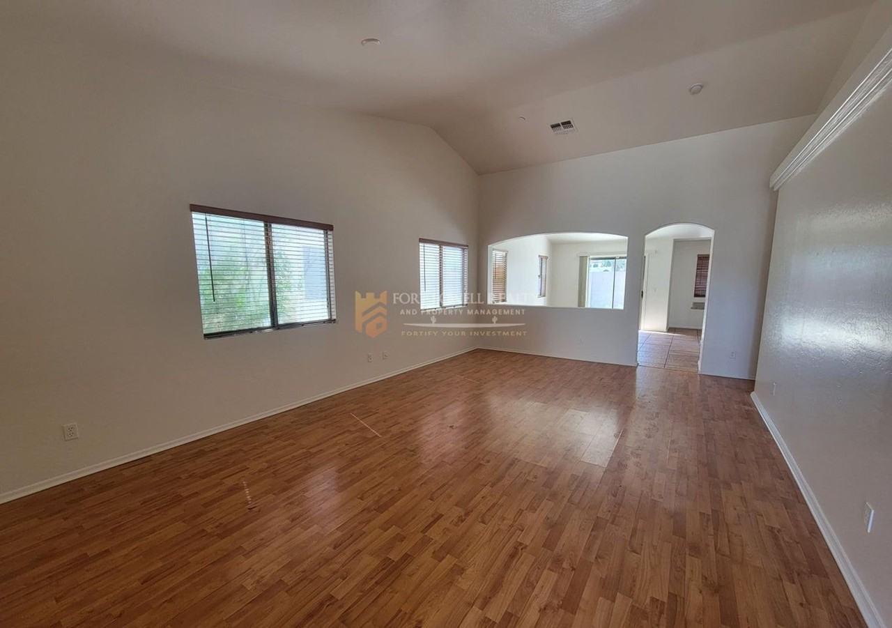 3133 W Huntington Dr - Photo 2 of 15