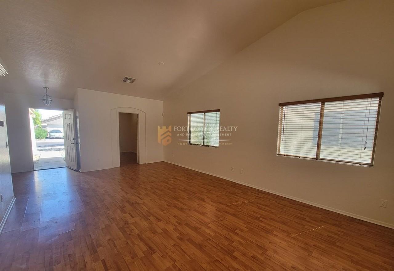 3133 W Huntington Dr - Photo 3 of 15