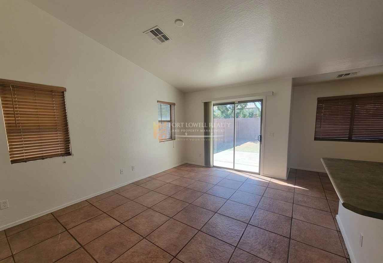 3133 W Huntington Dr - Photo 4 of 15