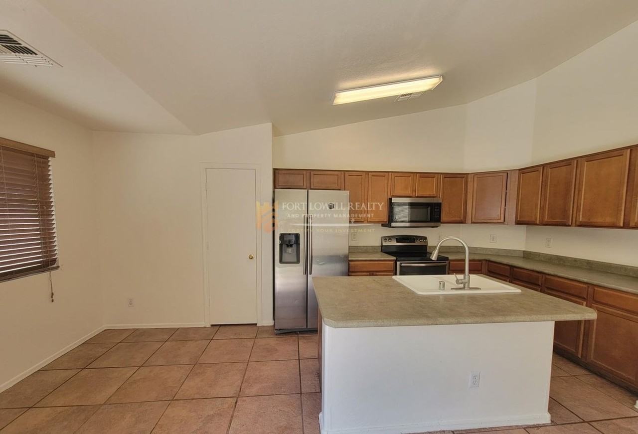3133 W Huntington Dr - Photo 5 of 15